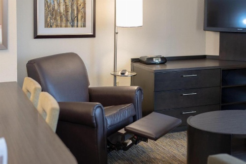 Sonesta Simply Suites Chicago Waukegan image 18