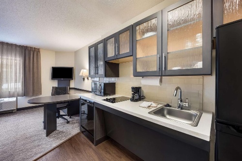 Sonesta Simply Suites Chicago Waukegan image 3
