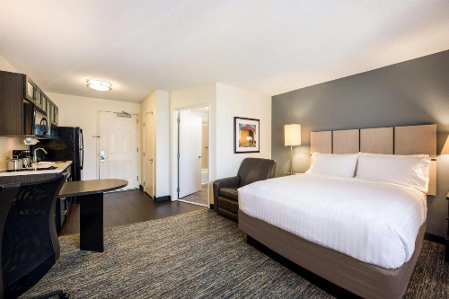 Sonesta Simply Suites Chicago Waukegan image 5