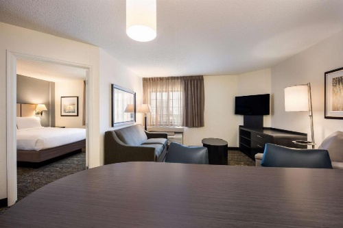 Sonesta Simply Suites Chicago Waukegan image 6